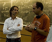 Robert C Cooper et Robert Carlyle sur le tournage de