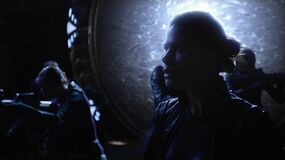 L'assaut 1/2 (Saison 1 de Stargate Universe)