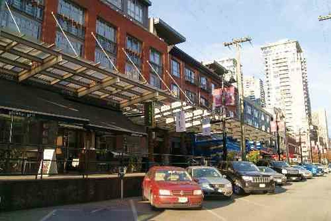 Hamilton Street Apartment Building