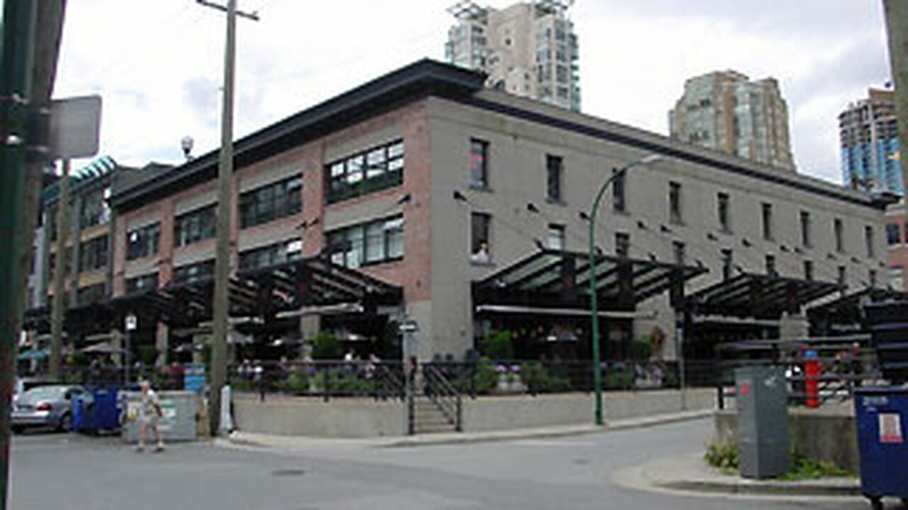 Hamilton Street Apartment Building