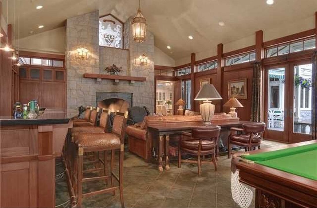 Private Home (6975 Balaclava Street)