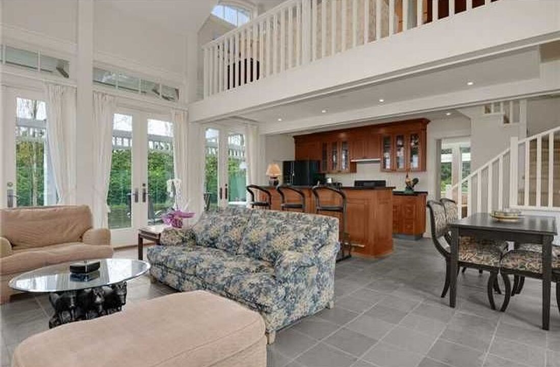 Private Home (6975 Balaclava Street)