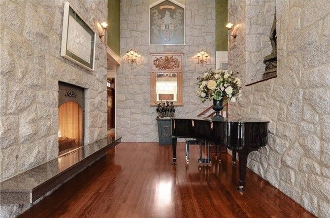 Private Home (6975 Balaclava Street)