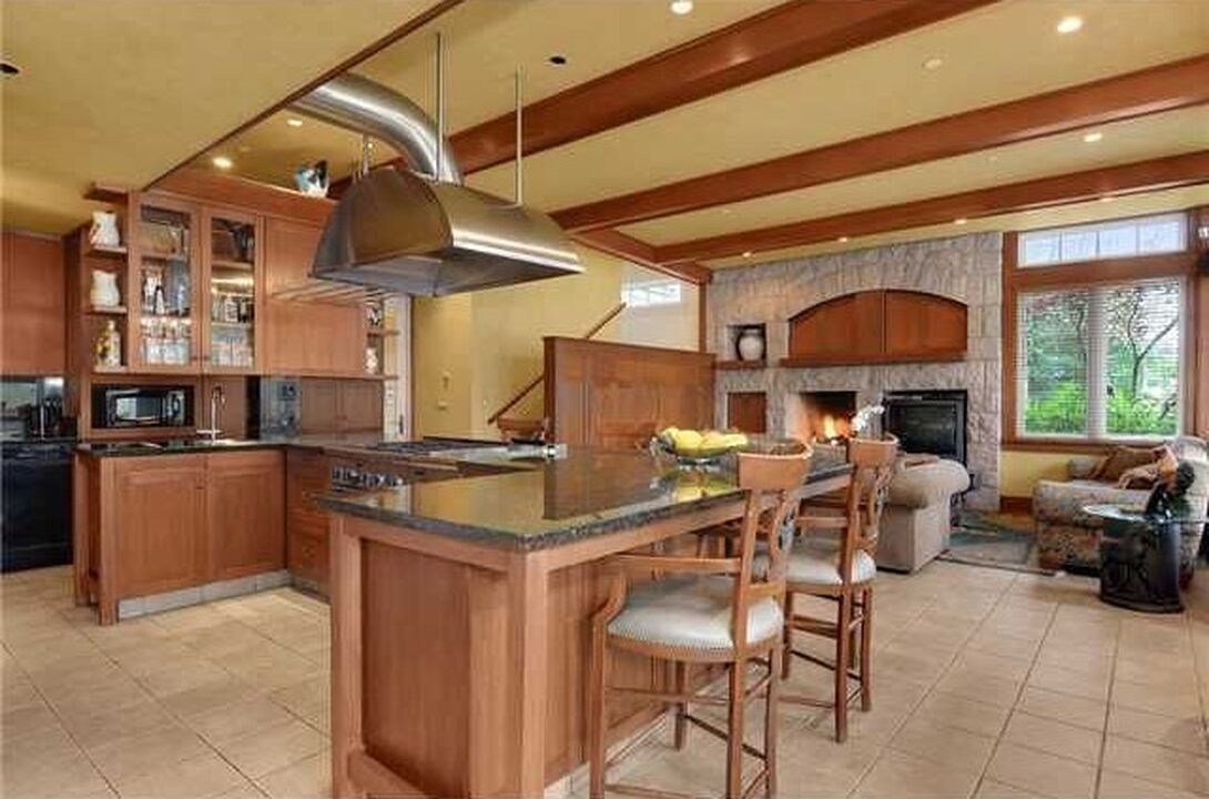 Private Home (6975 Balaclava Street)