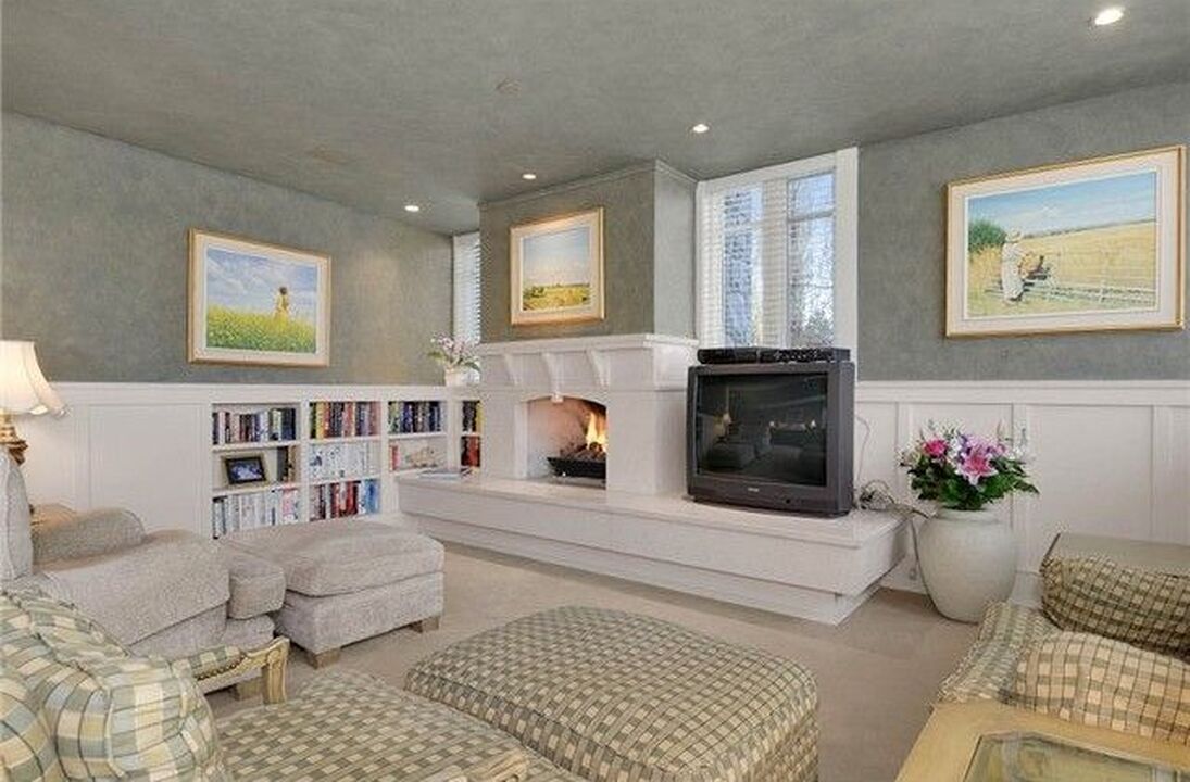 Private Home (6975 Balaclava Street)