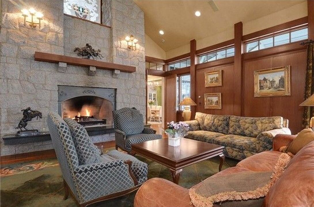 Private Home (6975 Balaclava Street)